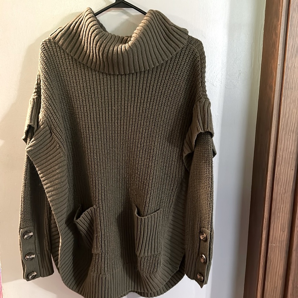 Alya olive sweater women’s size medium/large